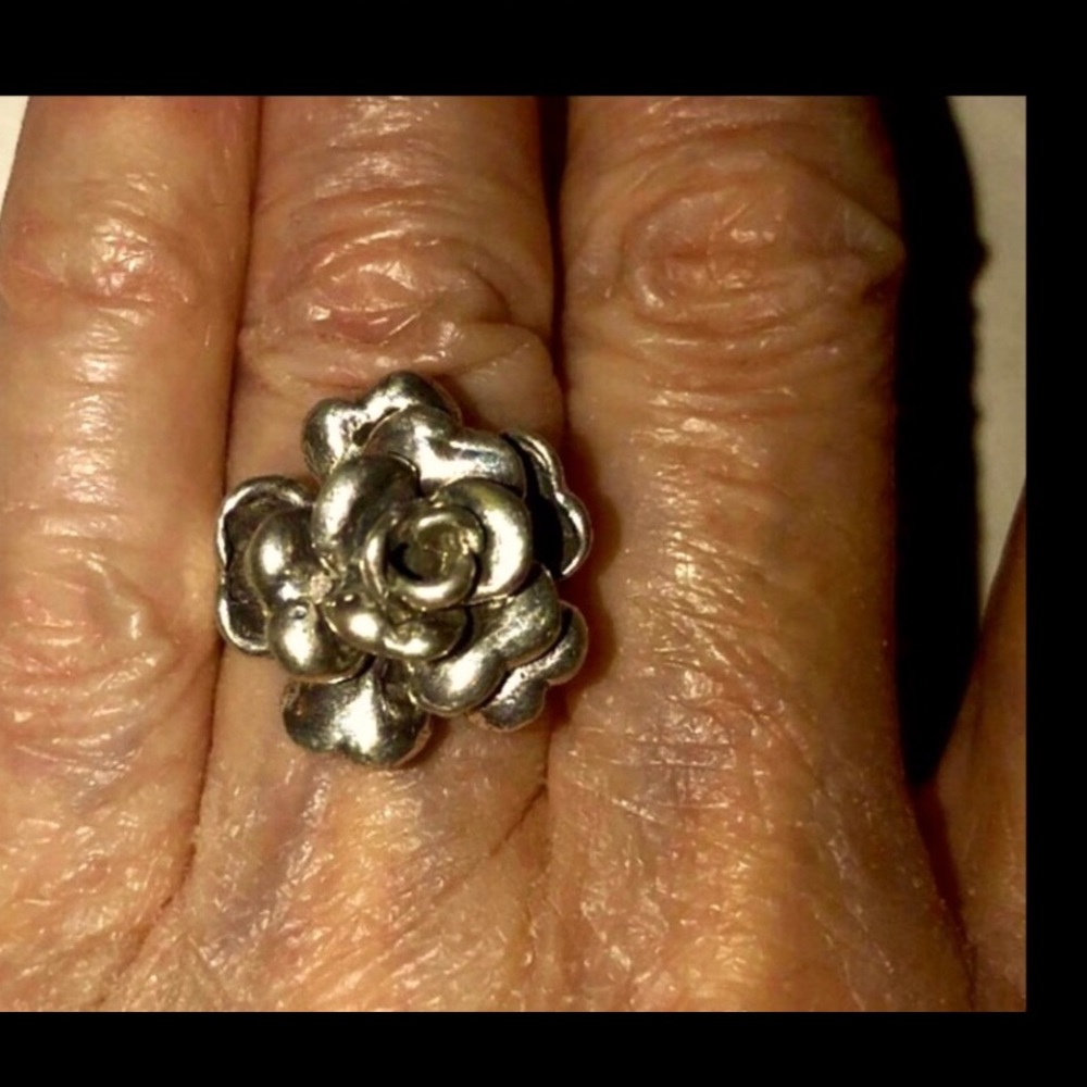 ROSE STERLING SILVER RING  .925 STAMPED ROSE IS 3/4” DIMENSIONAL AROUND SIZE 6 - Picture 7 of 14